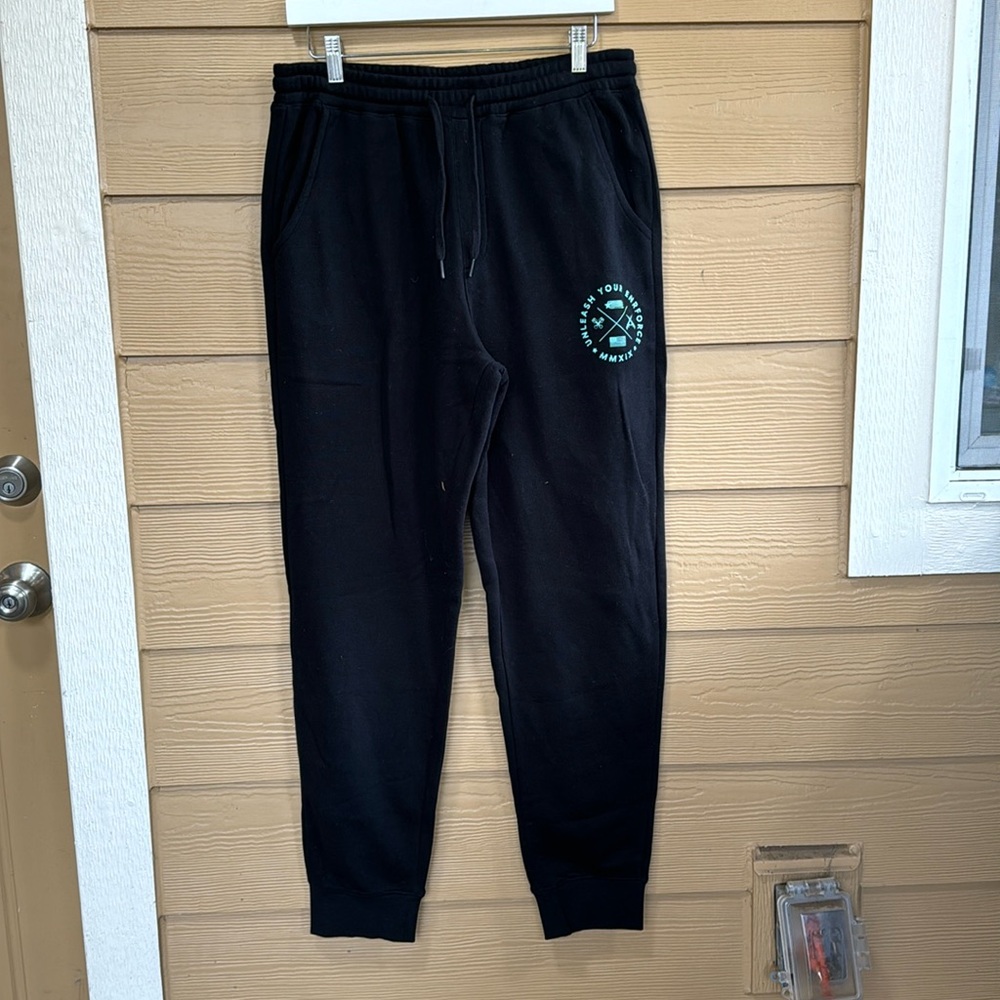 Enrforce sweatpants!